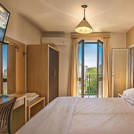 Hotel Virginia مارينا دي ماسا المظهر الخارجي الصورة