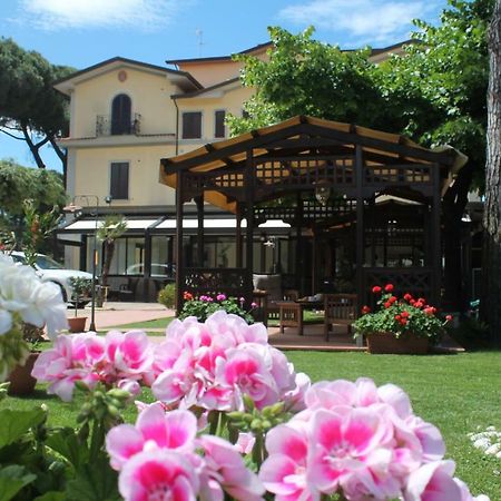 Hotel Virginia مارينا دي ماسا المظهر الخارجي الصورة