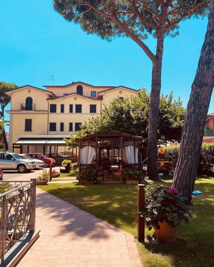 Hotel Virginia مارينا دي ماسا المظهر الخارجي الصورة