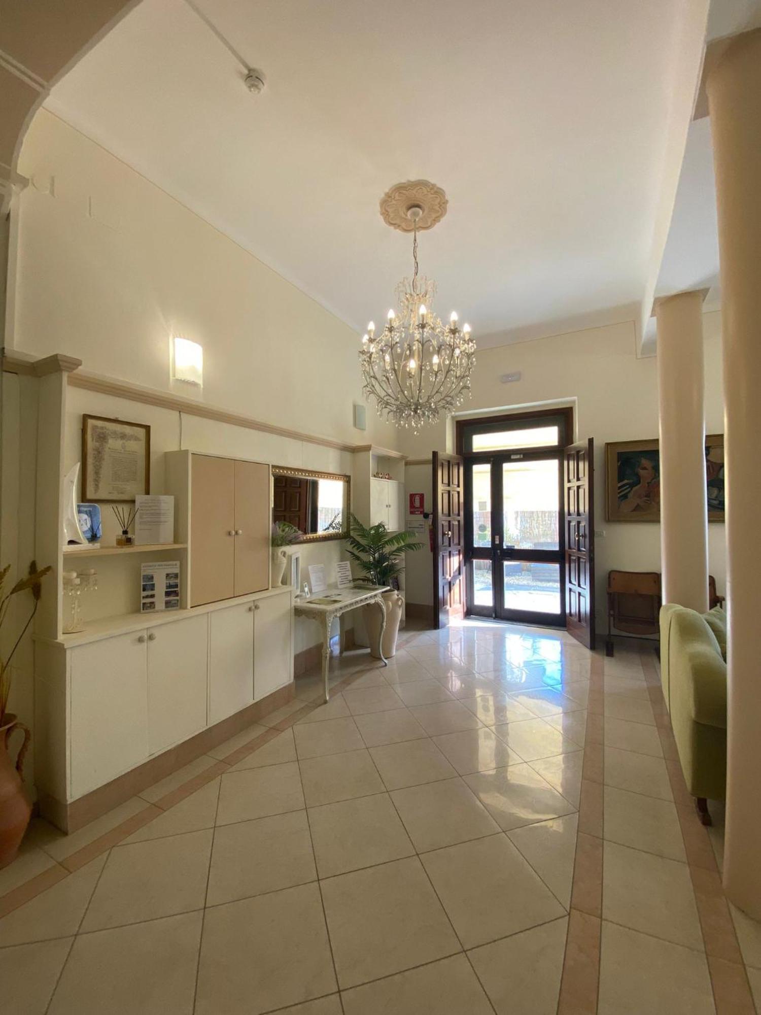 Hotel Virginia مارينا دي ماسا المظهر الخارجي الصورة