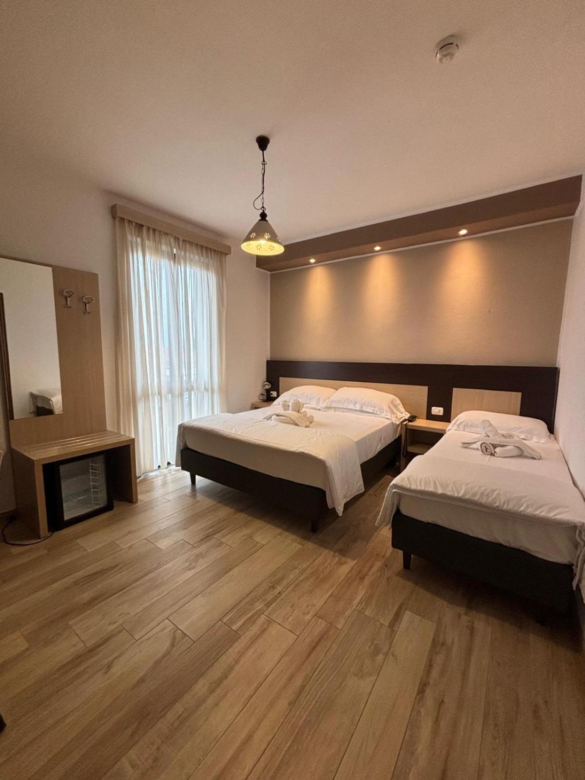 Hotel Virginia مارينا دي ماسا المظهر الخارجي الصورة