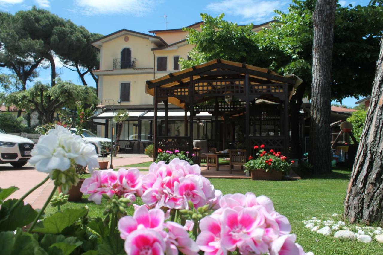 Hotel Virginia مارينا دي ماسا المظهر الخارجي الصورة