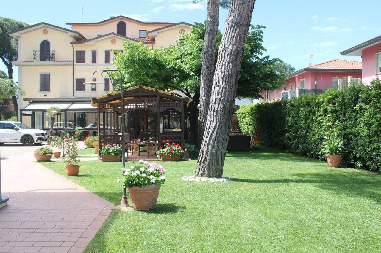 Hotel Virginia مارينا دي ماسا المظهر الخارجي الصورة