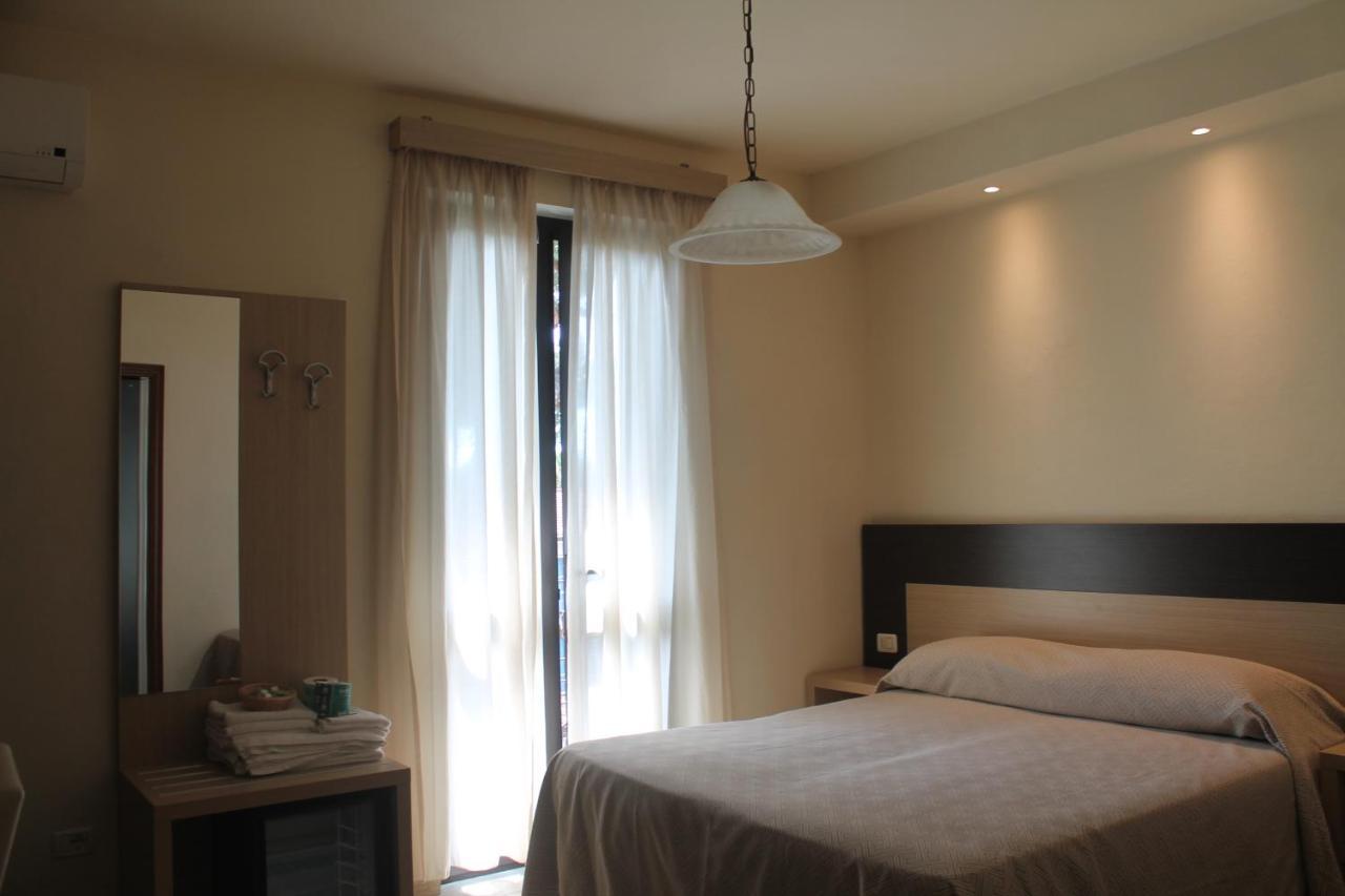 Hotel Virginia مارينا دي ماسا المظهر الخارجي الصورة